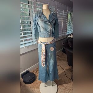 XOXO Denim Set Of Top M And Pants 5/6 with Floral Belt